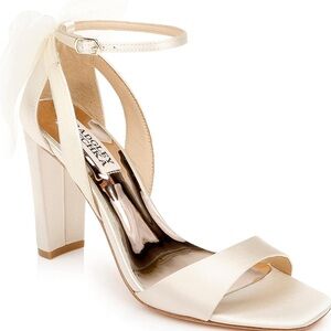Badgley Mischka Ivory Kim Tulle Bow Block Heel